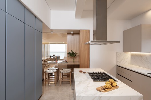 Apartamento 801 / Tarq Studio  - Fotografía interior, Cocina, Encimera, Madera, Sillas