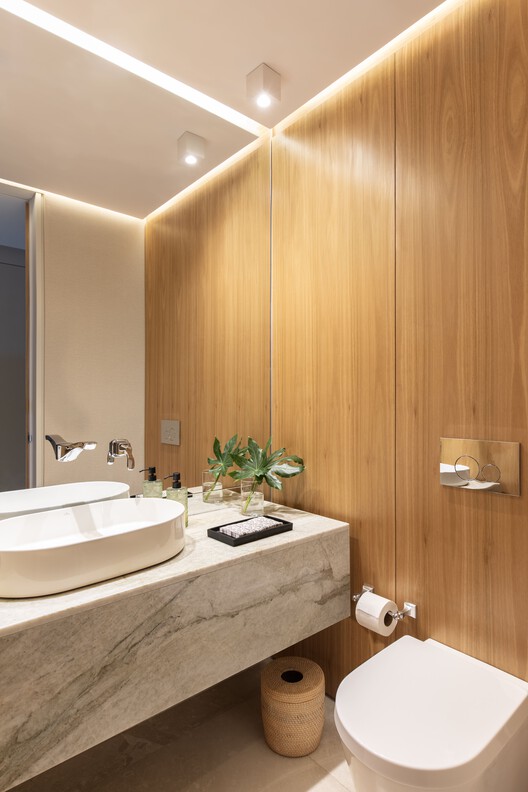 Apartamento 801 / Tarq Studio  - Fotografía interior, Baño, Madera, Tarjas, Encimera, Inodoros