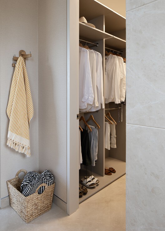 Apartamento 801 / Tarq Studio  - Fotografía interior, Armarios, Puerta, Estanterías