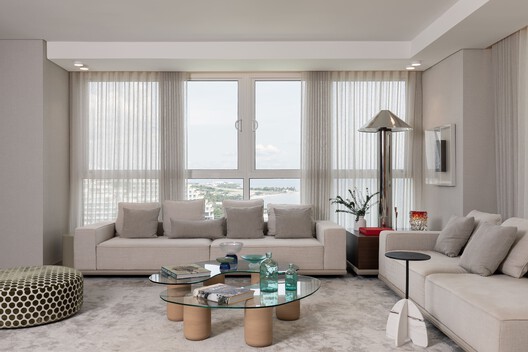 Maikaira  / Tarq Studio  - Fotografía interior, Sala de estar, Sillones, Mesas, Iluminación, Sillas