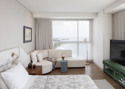 Maikaira  / Tarq Studio  - Fotografía interior, Dormitorio, Sillones, Iluminación, Mesas