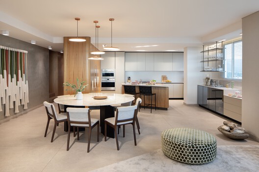 Maikaira  / Tarq Studio  - Fotografía interior, Cocina, Madera, Mesas, Sillas, Encimera, Vidrio