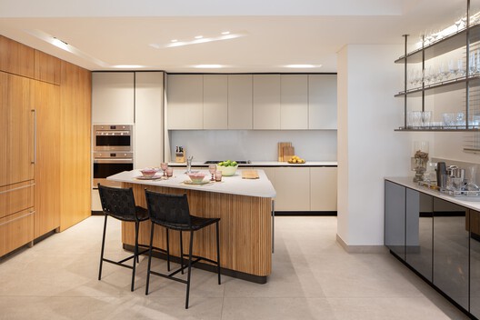 Maikaira  / Tarq Studio  - Fotografía interior, Cocina, Encimera, Madera, Mesas, Sillas