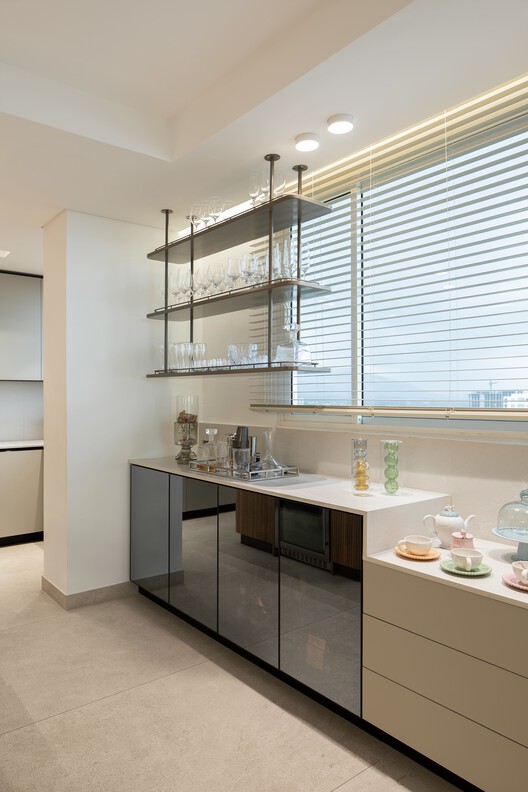 Maikaira  / Tarq Studio  - Fotografía interior, Cocina, Encimera, Iluminación, Vidrio, Estanterías