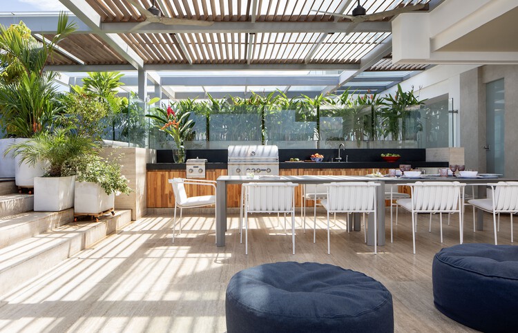 Maikaira / Tarq Studio - Fotografía interior, Cocina, Sillas, Mesas, Patio