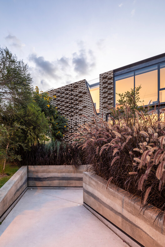 Casa nos Andes / ODD ARCHITECTS - Fotografia de Exterior, Jardim