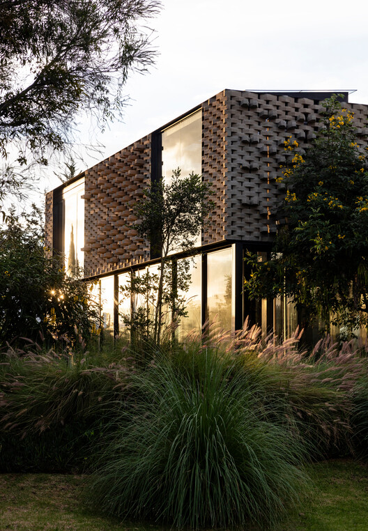 Casa nos Andes / ODD ARCHITECTS - Fotografia de Exterior, Jardim