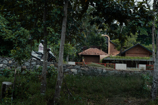 Of Trees and Gods and Mud House / Urava Architecture - Image 19 of 21