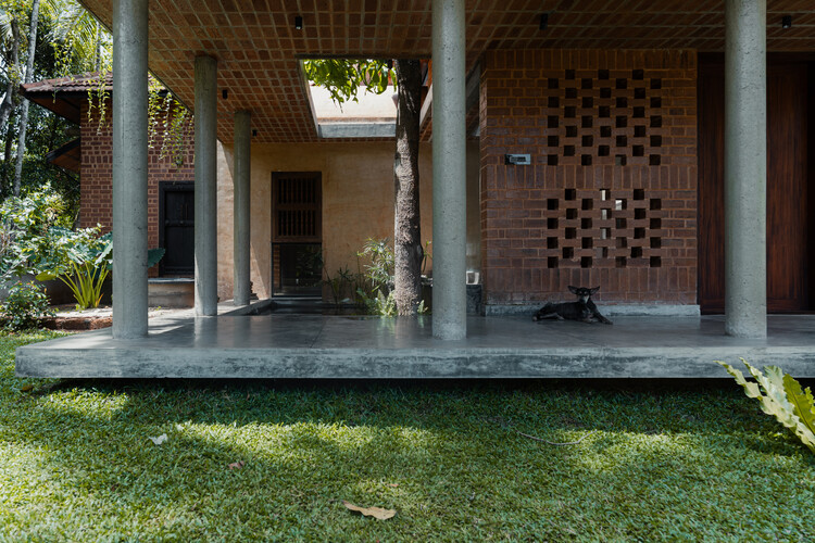 Casa das Árvores, dos Deuses e do Barro / Urava Architecture - Imagem 2 de 21