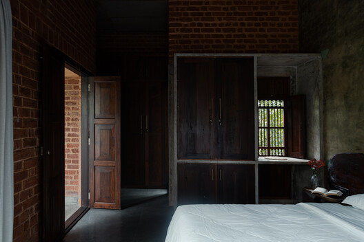Of Trees and Gods and Mud House / Urava Architecture - Interior Photography, Bedroom, Wood, Bed
