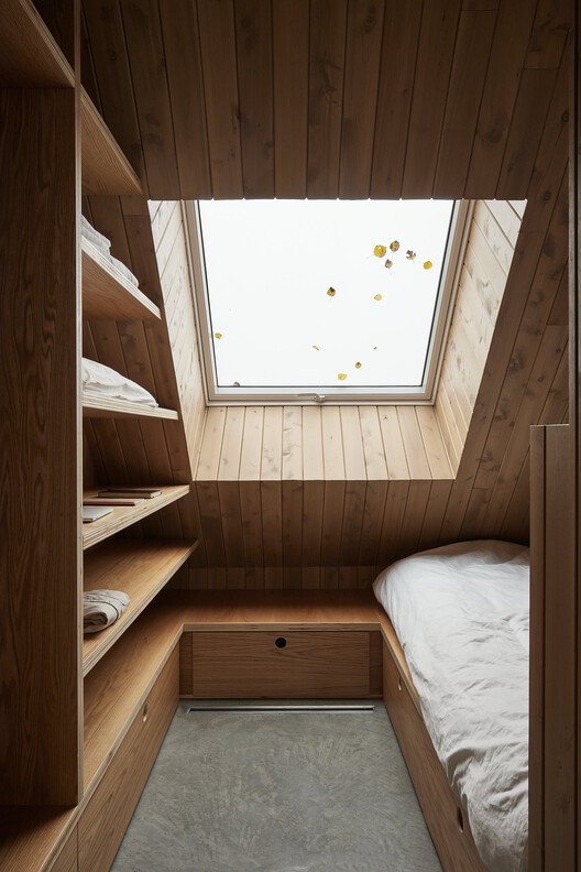 Rang Ste-Mathilde Residence / Jérôme Lapierre Architecte - Interior Photography, Bedroom, Wood