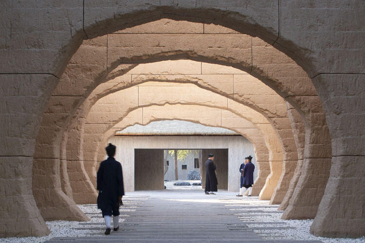 Revitalização do Conjunto Histórico do Palácio de Yongle / URBANUS - Fotografia de Interiores, Arco, Concreto, Arcada