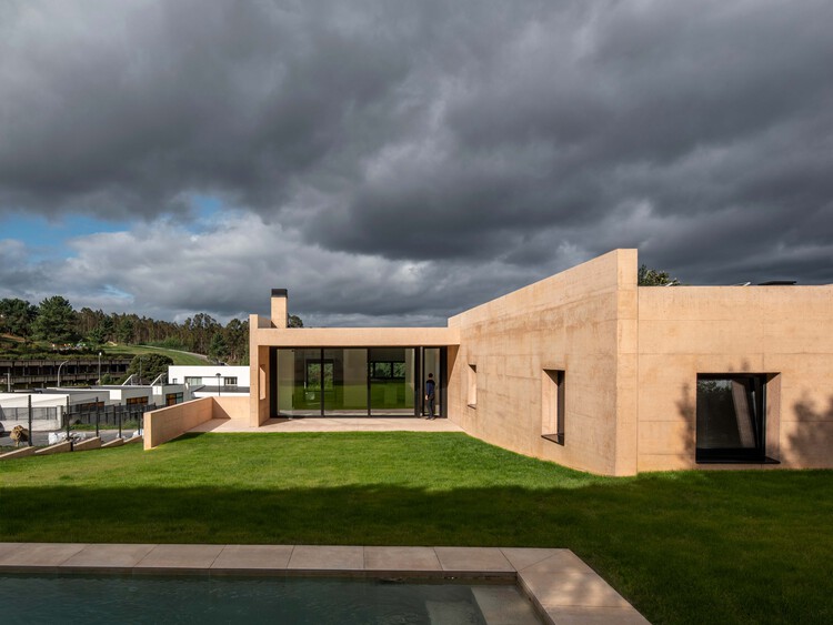 Casa LD / SEA Arquitectos - Fotografía exterior, Concreto, Patio interior