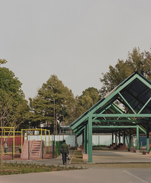 Espaço Comunitário na CTM Culhuacán / AMASA Estudio, Andrea López + Agustín Pereyra - Fotografia de Exterior