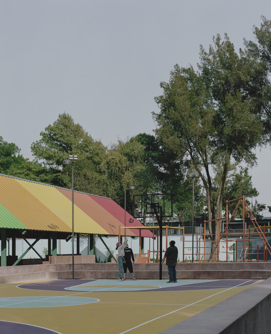 Espaço Comunitário na CTM Culhuacán / AMASA Estudio, Andrea López + Agustín Pereyra - Fotografia de Exterior