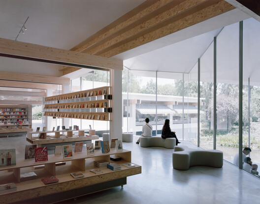 西溪·果麦书店 / 紋建筑 - 室内图, 起居室, 隔断
