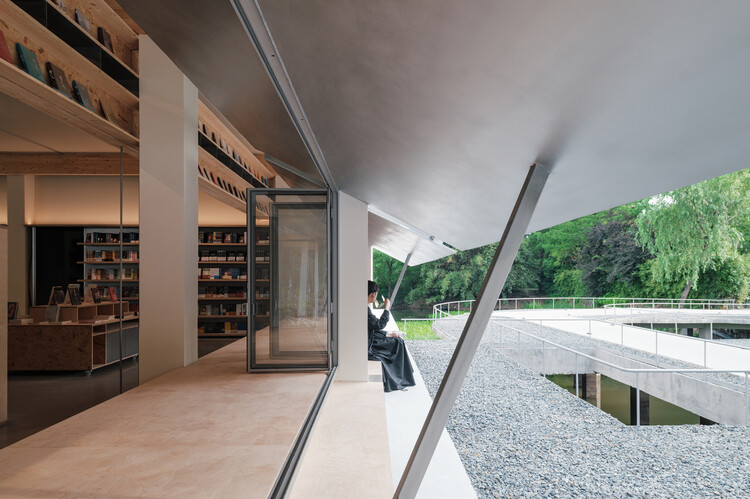 西溪·果麦书店 / 紋建筑 - 室内图