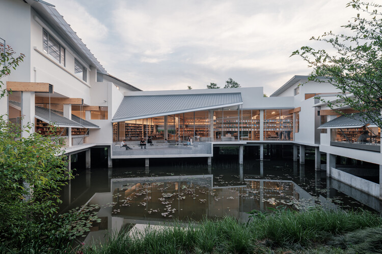 Livraria Xixi Goldmye / Atelier Wen'Arch - Loja