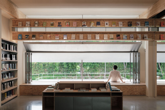 西溪·果麦书店 / 紋建筑 - 室内图, 厨房, 木头, 隔断, 玻璃, 椅子