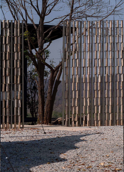 Acampamento Khanong Phra / PHTAA Living Design - Imagem 22 de 50