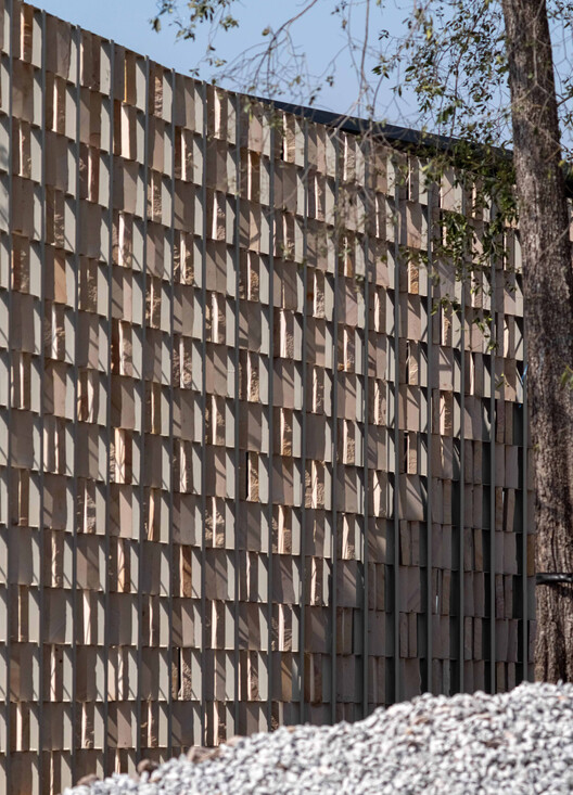 Acampamento Khanong Phra / PHTAA Living Design - Imagem 23 de 50