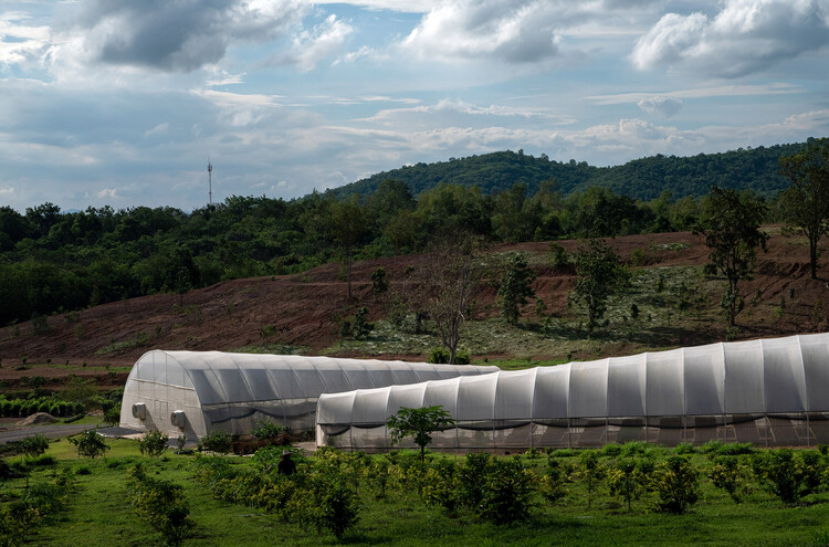 Campamento Khanong Phra / PHTAA Living Design - Invernadero