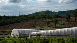 Campamento Khanong Phra / PHTAA Living Design