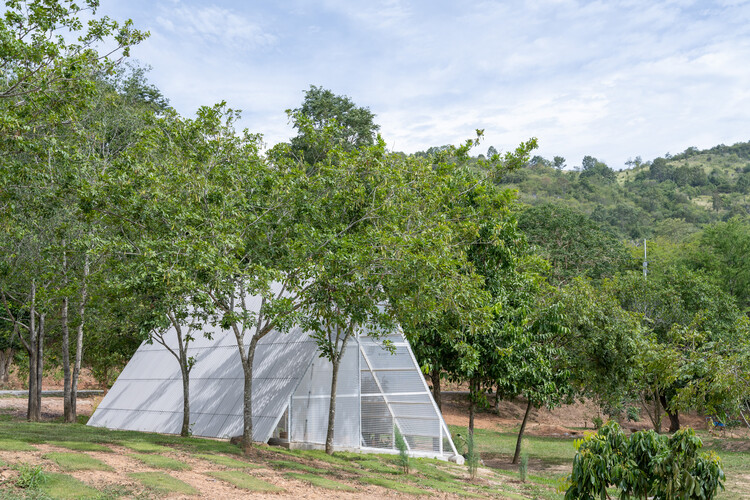 Acampamento Khanong Phra / PHTAA Living Design - Imagem 3 de 50