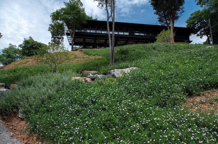 Acampamento Khanong Phra / PHTAA Living Design - Imagem 11 de 50