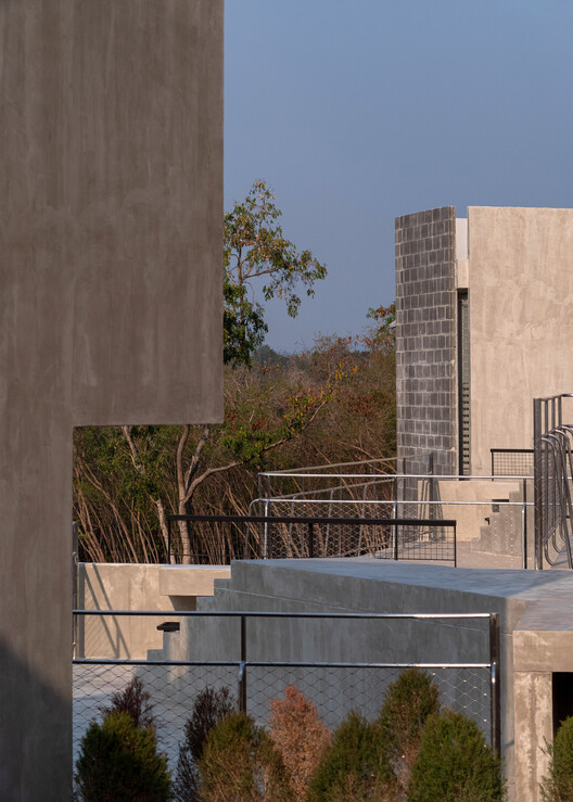 Acampamento Khanong Phra / PHTAA Living Design - Fotografia de Exterior, Concreto