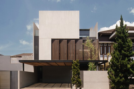 DK.52 House / Studio Avana