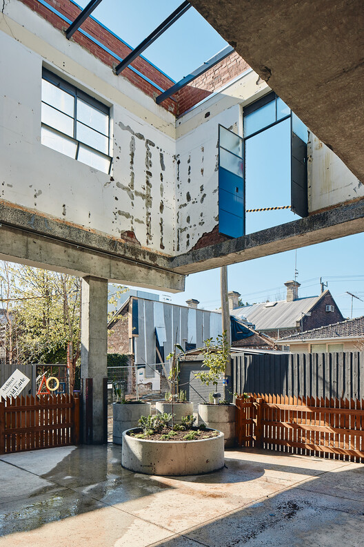 Sanders Place / NMBW Architecture Studio - Exterior Photography, Concrete, Balcony