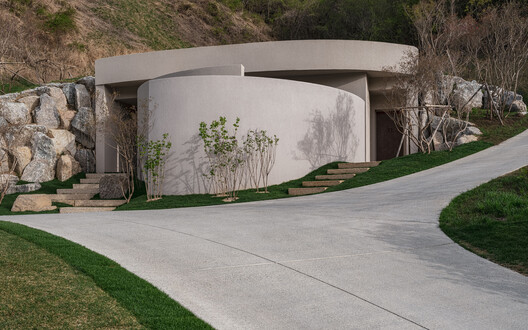 CASCADIA Golf Club / STRX Architects - Image 2 of 29