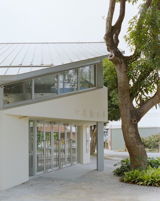 Hilltop House / Office Archipel - Image 4 of 27