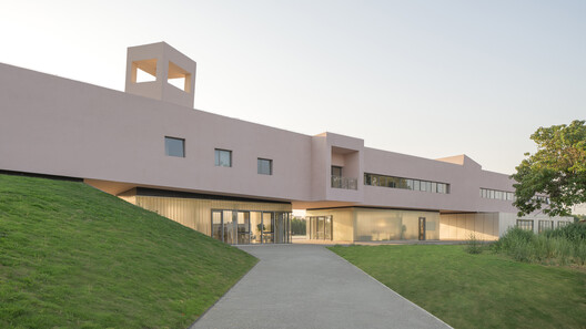 Centro Comunitario y de Servicios Turísticos de la Aldea Xue / Studio 10 - Imagen 7 de 38