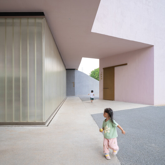 Centro Comunitario y de Servicios Turísticos de la Aldea Xue / Studio 10 - Fotografía interior, Concreto