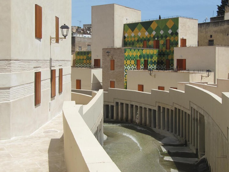 Plaza Lalla Yeddouna: Revitalización / Mossessian Architecture + Yassir Khalil Studio - Fotografía exterior, Concreto