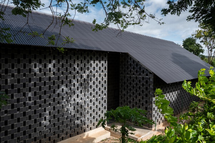 Acampamento Khanong Phra / PHTAA Living Design - Imagem 5 de 50