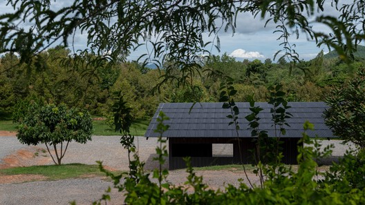 Acampamento Khanong Phra / PHTAA Living Design - Imagem 17 de 50