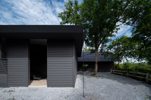 Acampamento Khanong Phra / PHTAA Living Design - Imagem 18 de 50