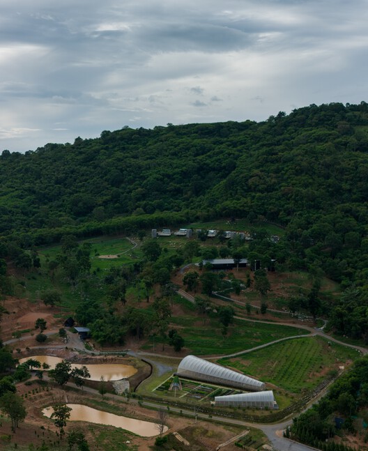 Acampamento Khanong Phra / PHTAA Living Design - Imagem 36 de 50