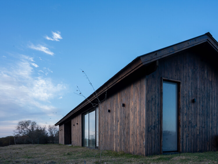 Casa en Villa Paranacito / Martina Lew - Fotografía exterior, Madera