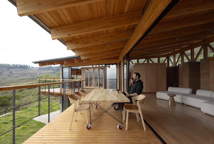Casa de los Cuartos Rodantes / Rama Estudio - Fotografía interior, Madera, Fijación Vigas