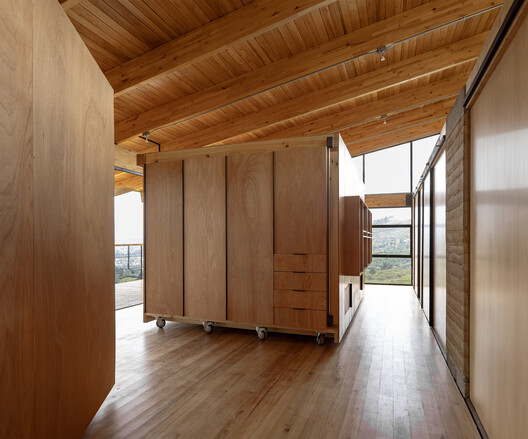 Casa de los Cuartos Rodantes / Rama Estudio - Fotografía interior, Madera, Fijación Vigas