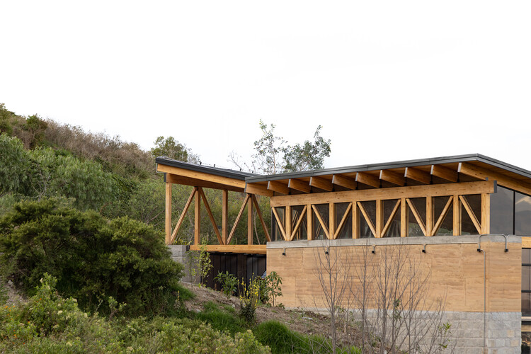 Casa de los Cuartos Rodantes / Rama Estudio - Fotografía exterior, Casas, Fijación Vigas