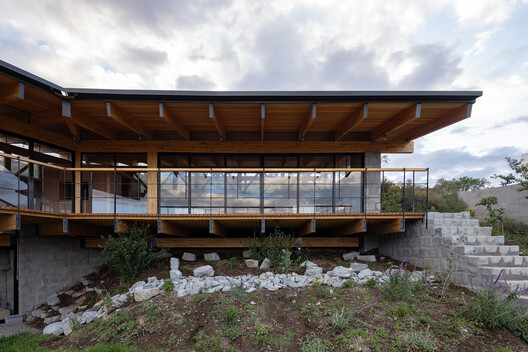 Casa de los Cuartos Rodantes / Rama Estudio - Fotografía exterior, Madera, Fijación Vigas