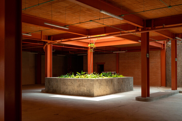 Mercado de Tepoztlán / Laboratorio Regional de Arquitectura + Ramírez Suárez Arquitectos - Fotografía interior, Madera, Pilares, Concreto