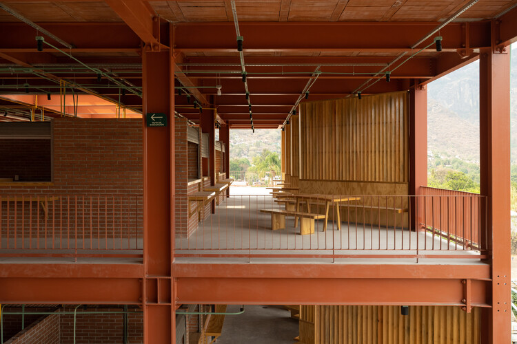 Mercado de Tepoztlán / Laboratorio Regional de Arquitectura + Ramírez Suárez Arquitectos - Fotografía interior, Madera, Fijación Vigas