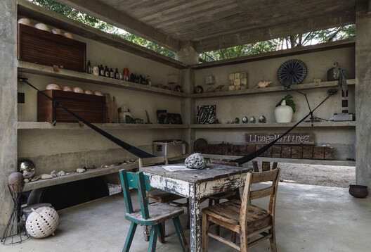 Estudio "El Tigre" / Lessmore Group Estudio "El Tigre" / Lessmore Group - Fotografía interior, Cocina, Madera, Estanterías, Sillas