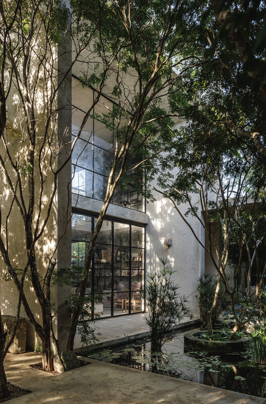 Estudio "El Tigre" / Lessmore Group - Fotografía exterior, Patio interior